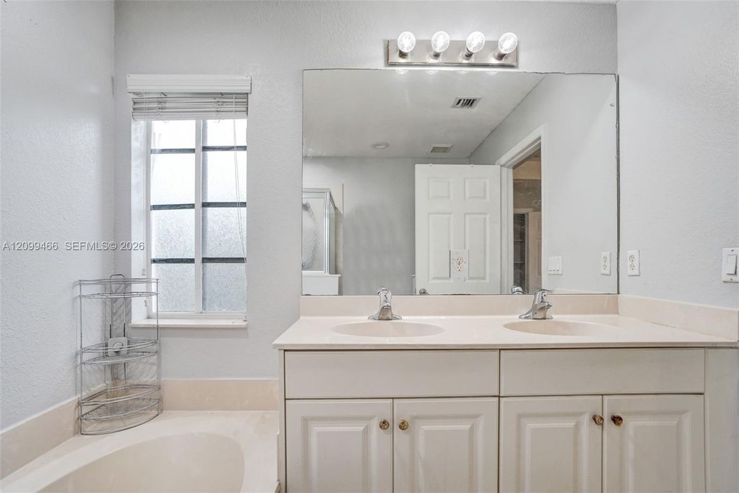 For Rent: $2,200 (3 beds, 2 baths, 1481 Square Feet)