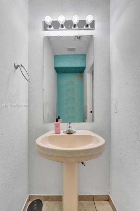 For Rent: $2,200 (3 beds, 2 baths, 1481 Square Feet)