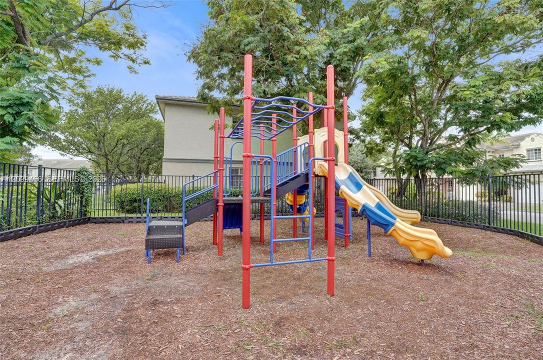 For Rent: $2,200 (3 beds, 2 baths, 1481 Square Feet)
