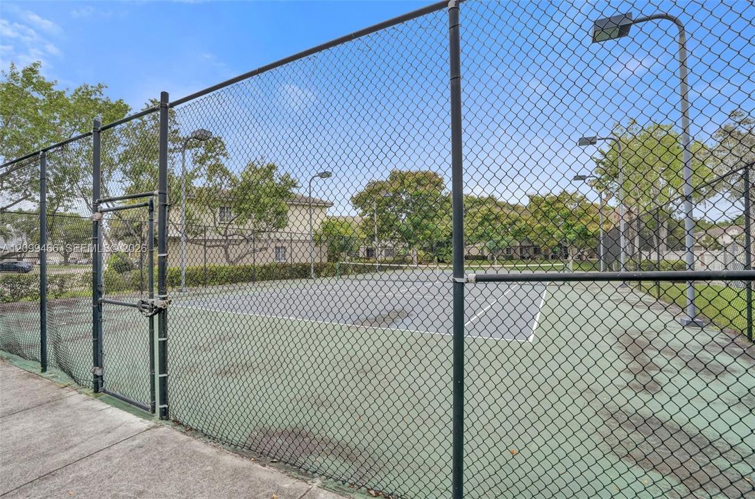 For Rent: $2,200 (3 beds, 2 baths, 1481 Square Feet)