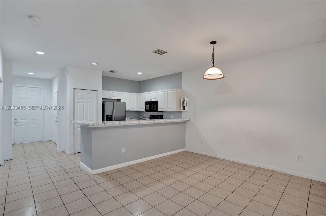 For Rent: $2,200 (3 beds, 2 baths, 1481 Square Feet)