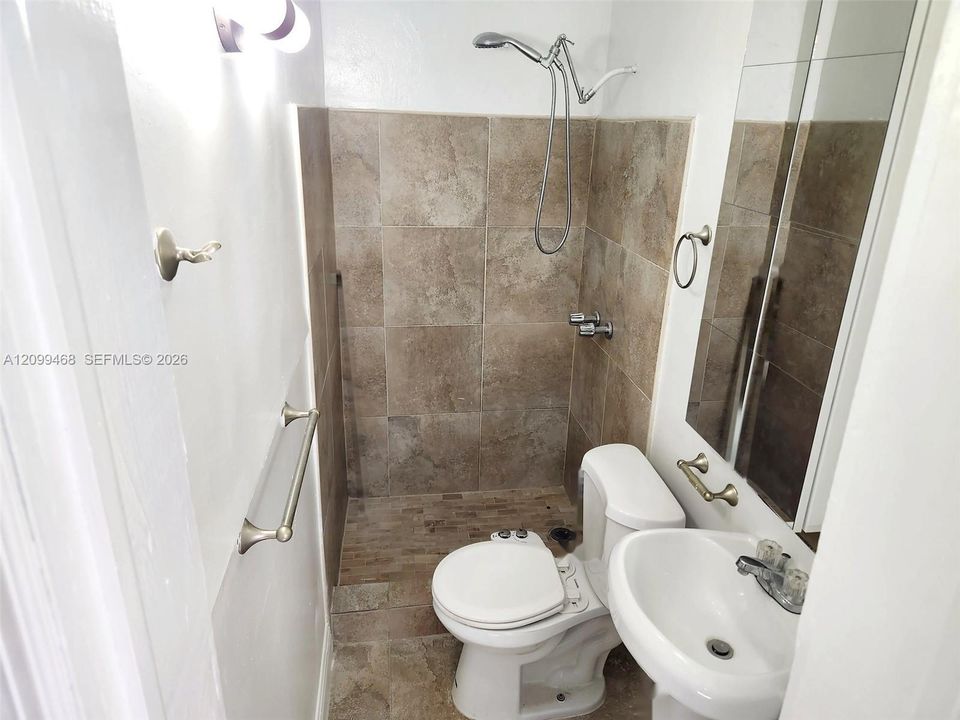 В аренду: $1,700 (1 спален, 1 ванн, 700 Квадратных фут)