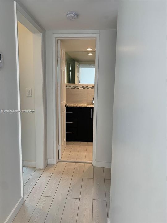 For Rent: $2,200 (1 beds, 1 baths, 748 Square Feet)