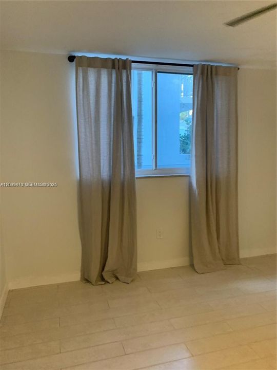 For Rent: $2,200 (1 beds, 1 baths, 748 Square Feet)
