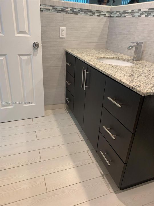For Rent: $2,200 (1 beds, 1 baths, 748 Square Feet)