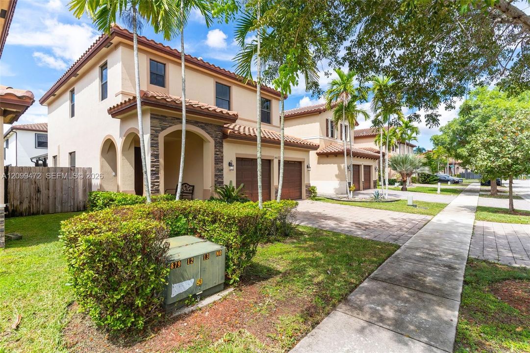 En Renta: $3,990 (5 camas, 2 baños, 2568 Pies cuadrados)