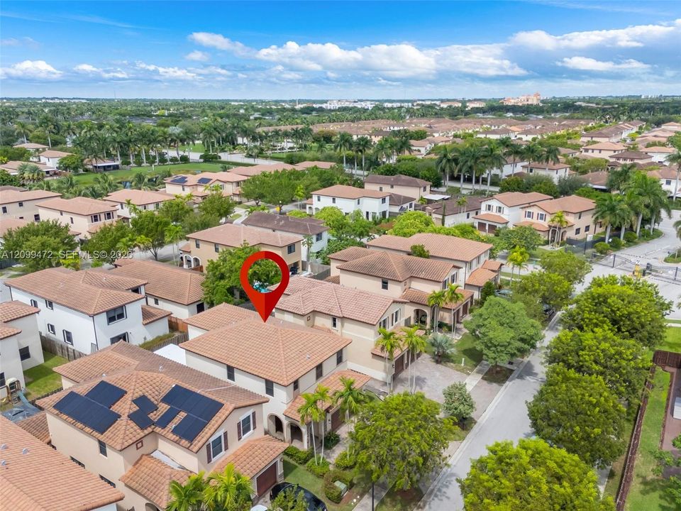 En Renta: $3,990 (5 camas, 2 baños, 2568 Pies cuadrados)