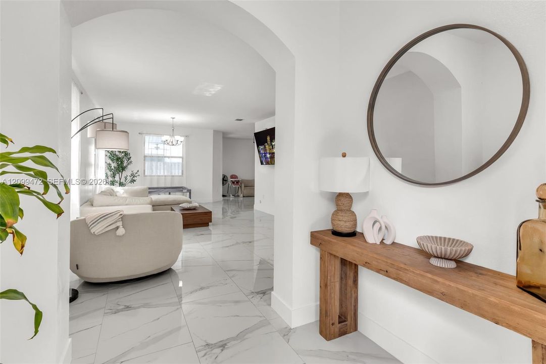 En Renta: $3,990 (5 camas, 2 baños, 2568 Pies cuadrados)