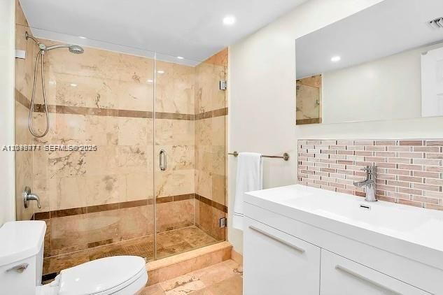 For Rent: $3,000 (2 beds, 2 baths, 930 Square Feet)