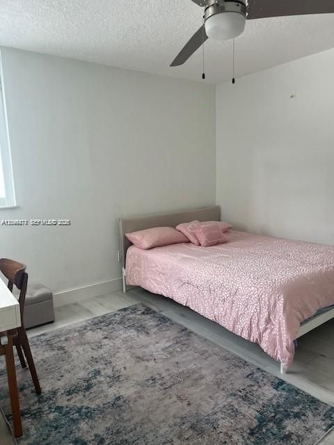 For Rent: $3,000 (2 beds, 2 baths, 930 Square Feet)