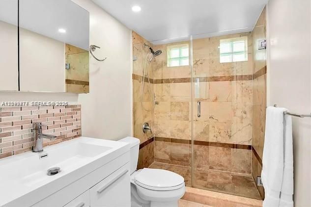 For Rent: $3,000 (2 beds, 2 baths, 930 Square Feet)