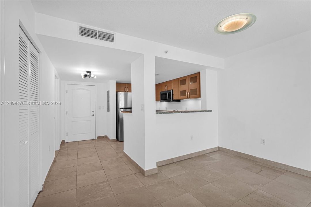 For Rent: $2,950 (1 beds, 1 baths, 791 Square Feet)