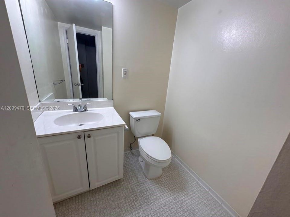 For Rent: $2,000 (1 beds, 1 baths, 1005 Square Feet)