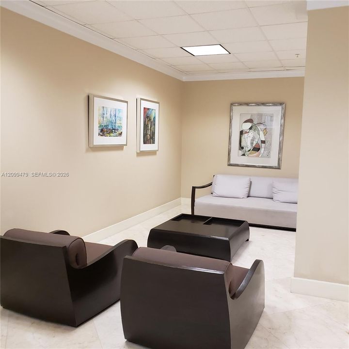 For Rent: $2,000 (1 beds, 1 baths, 1005 Square Feet)
