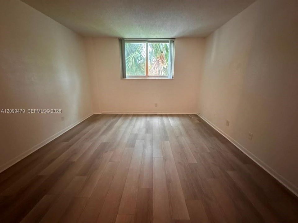 For Rent: $2,000 (1 beds, 1 baths, 1005 Square Feet)