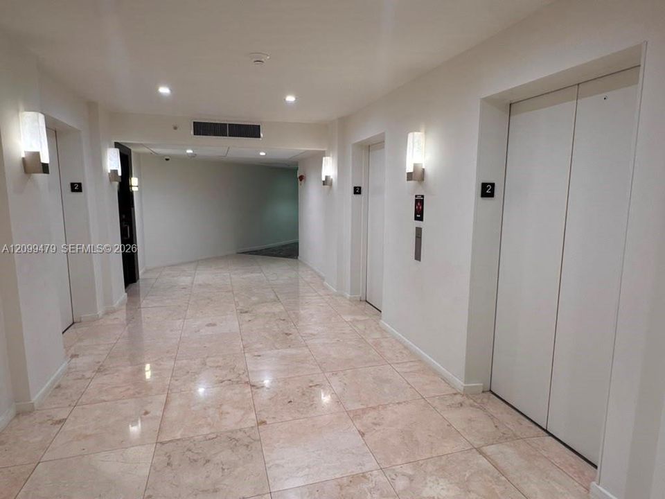 For Rent: $2,000 (1 beds, 1 baths, 1005 Square Feet)