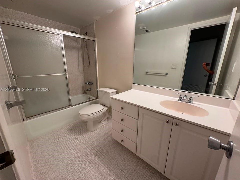 For Rent: $2,000 (1 beds, 1 baths, 1005 Square Feet)