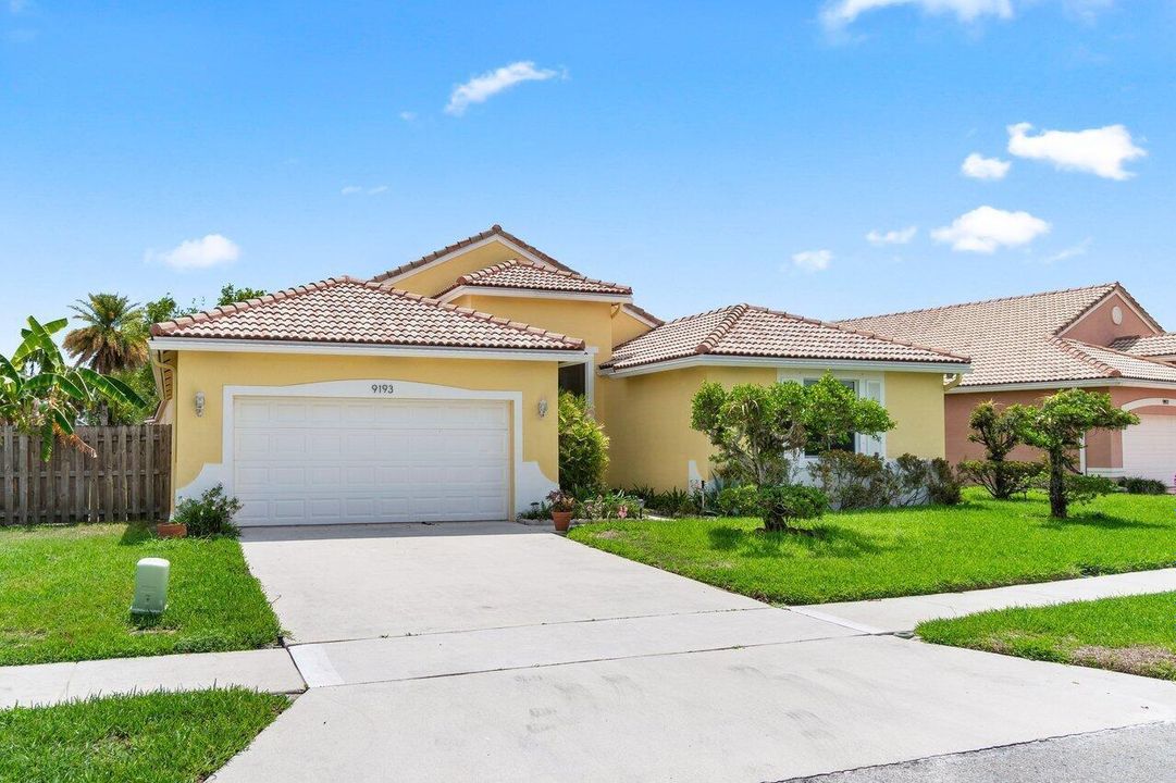 9193 Cove Point Cir (2)