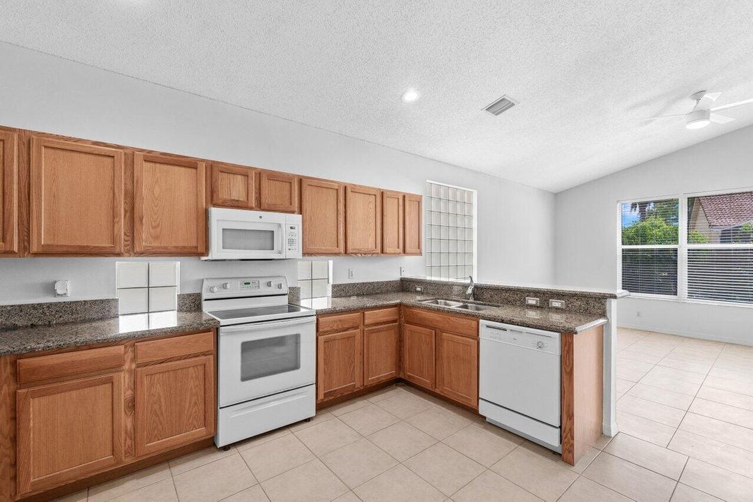 9193 Cove Point Cir (10)