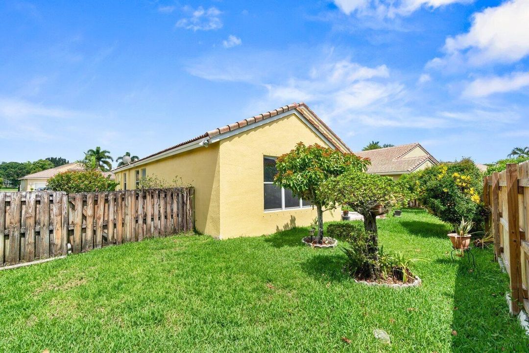 9193 Cove Point Cir (33)