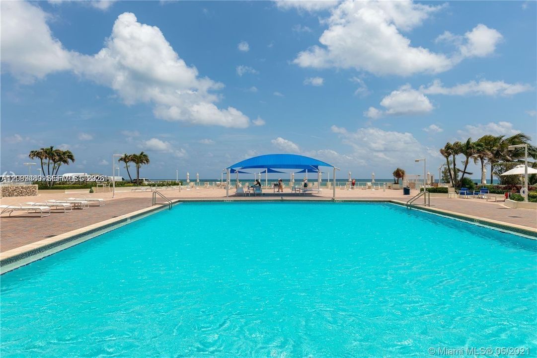 For Sale: $549,000 (2 beds, 2 baths, 1105 Square Feet)
