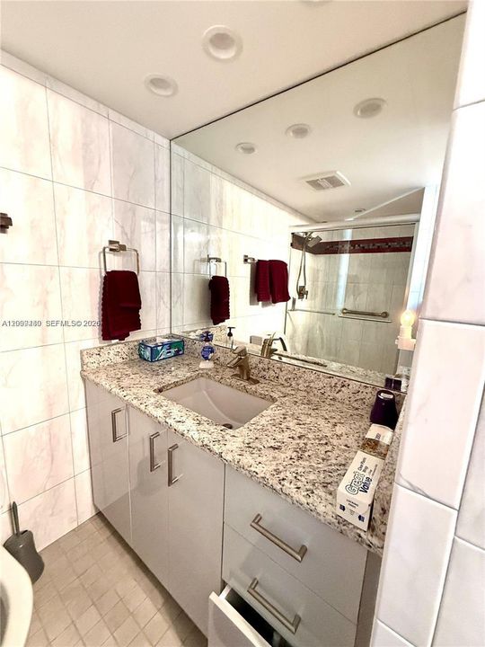 For Sale: $549,000 (2 beds, 2 baths, 1105 Square Feet)