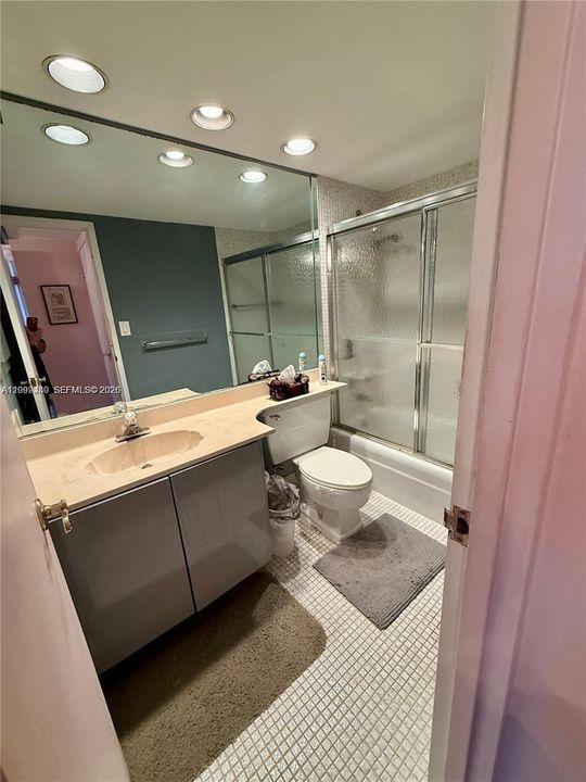 For Sale: $549,000 (2 beds, 2 baths, 1105 Square Feet)