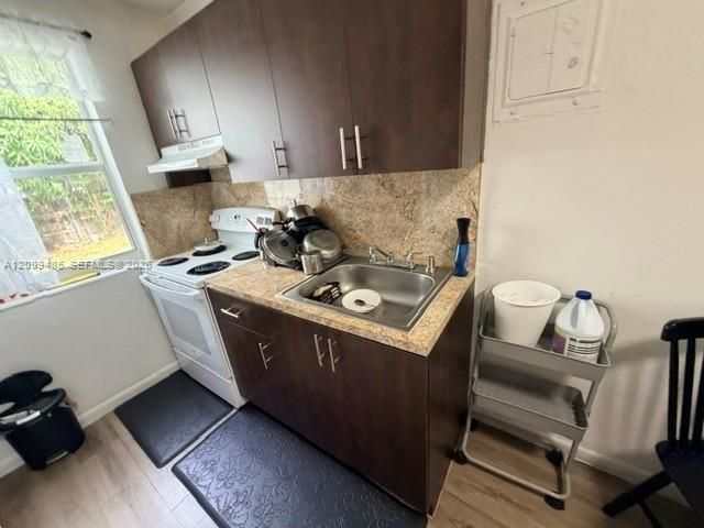For Rent: $2,300 (2 beds, 1 baths, 768 Square Feet)