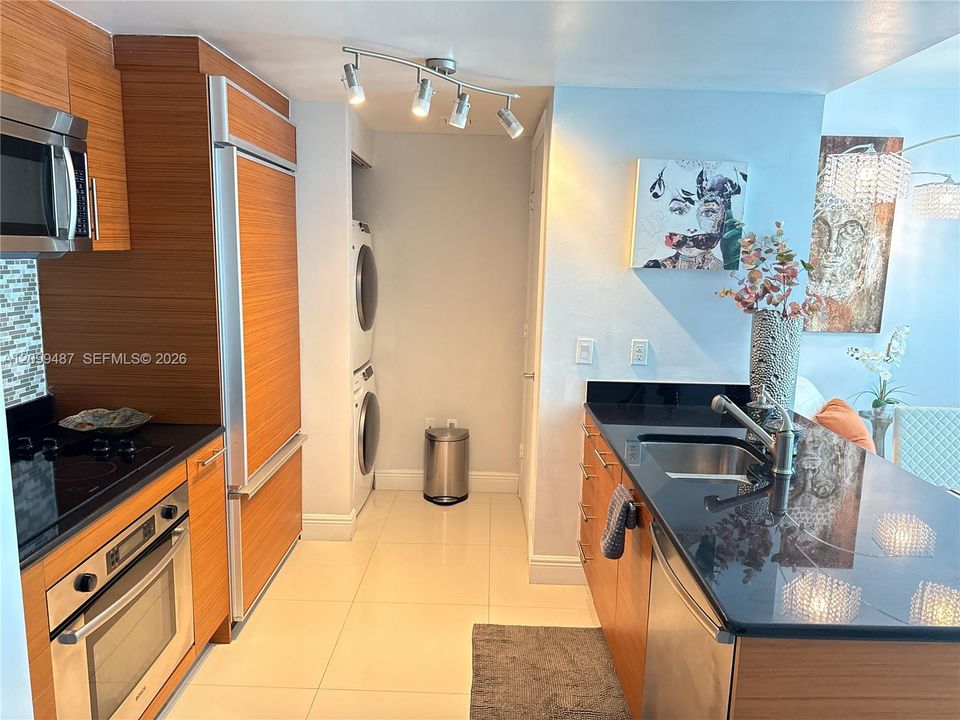 For Rent: $3,400 (1 beds, 1 baths, 800 Square Feet)