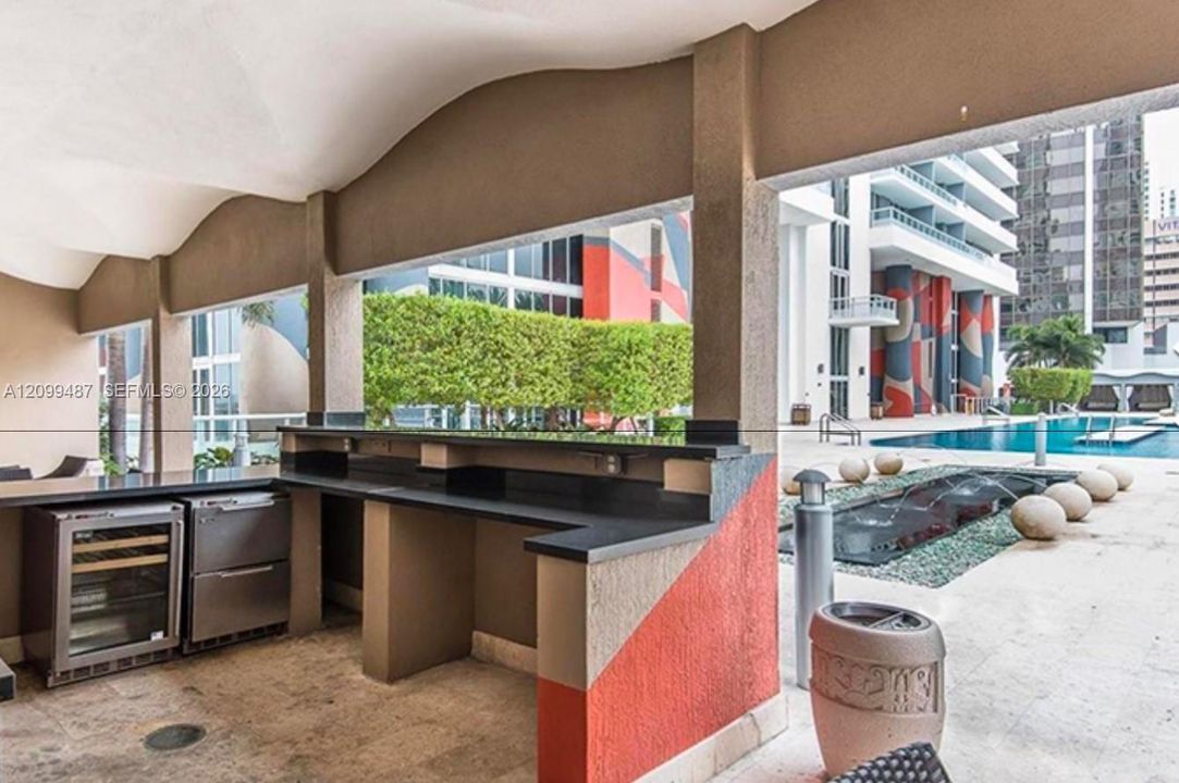 For Rent: $3,400 (1 beds, 1 baths, 800 Square Feet)