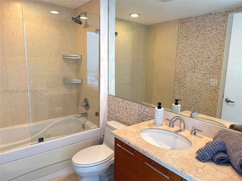 For Rent: $3,400 (1 beds, 1 baths, 800 Square Feet)