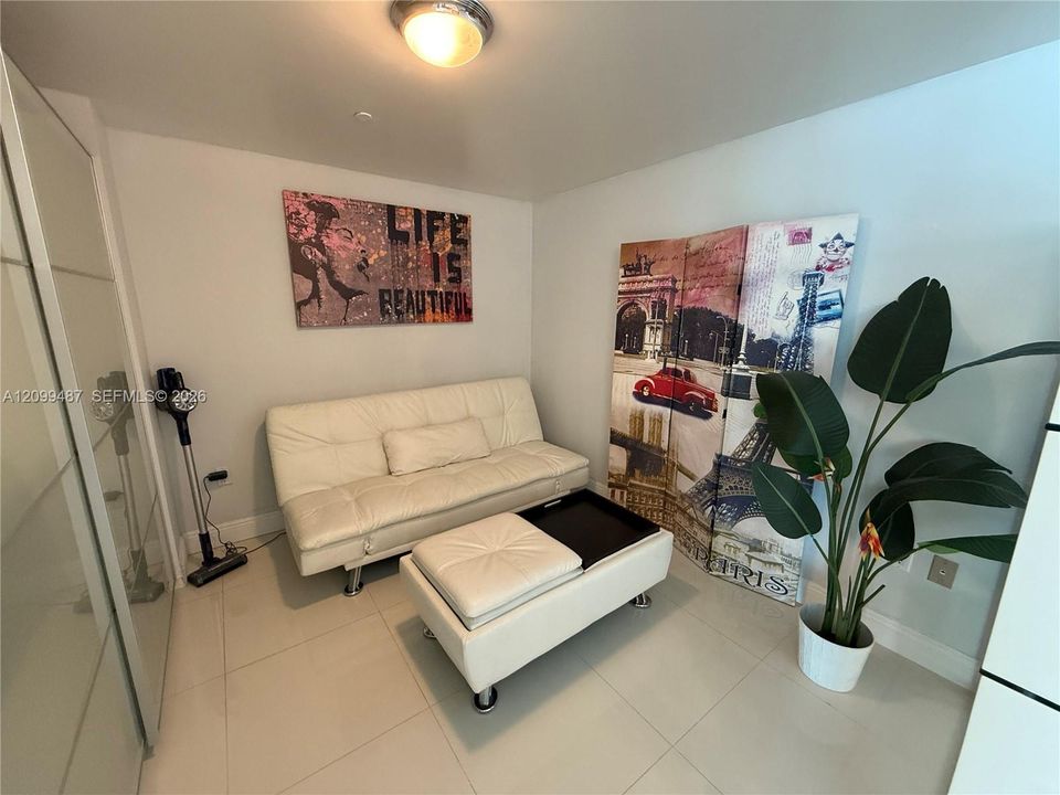 For Rent: $3,400 (1 beds, 1 baths, 800 Square Feet)