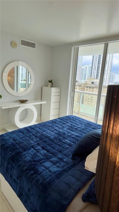 For Rent: $3,400 (1 beds, 1 baths, 800 Square Feet)