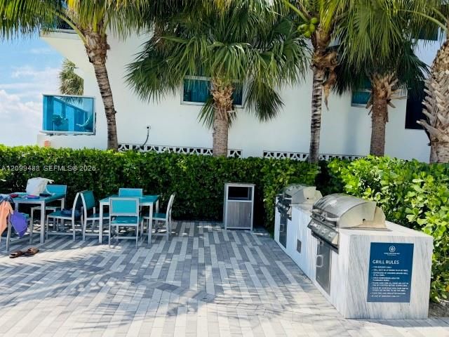 For Rent: $2,500 (1 beds, 1 baths, 885 Square Feet)