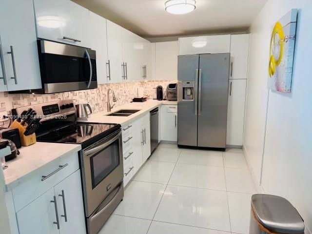 For Rent: $2,500 (1 beds, 1 baths, 885 Square Feet)