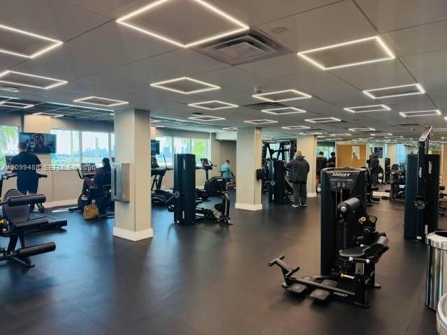 For Rent: $2,500 (1 beds, 1 baths, 885 Square Feet)