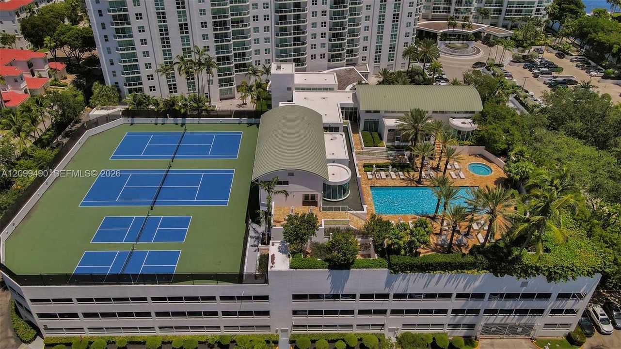 En Venta: $2,300,000 (3 camas, 3 baños, 3274 Pies cuadrados)