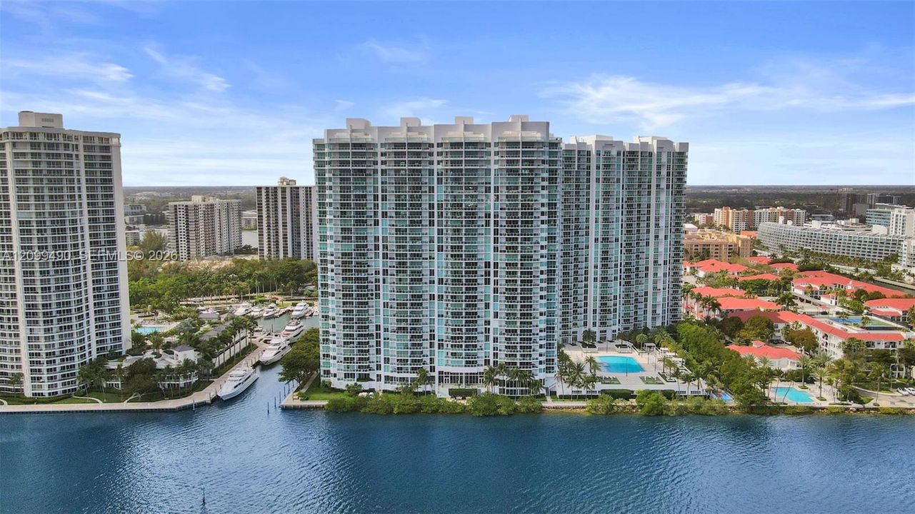 En Venta: $2,300,000 (3 camas, 3 baños, 3274 Pies cuadrados)