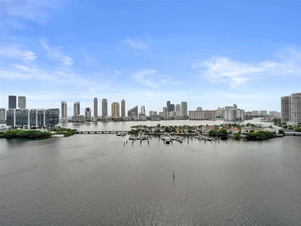 En Venta: $2,300,000 (3 camas, 3 baños, 3274 Pies cuadrados)