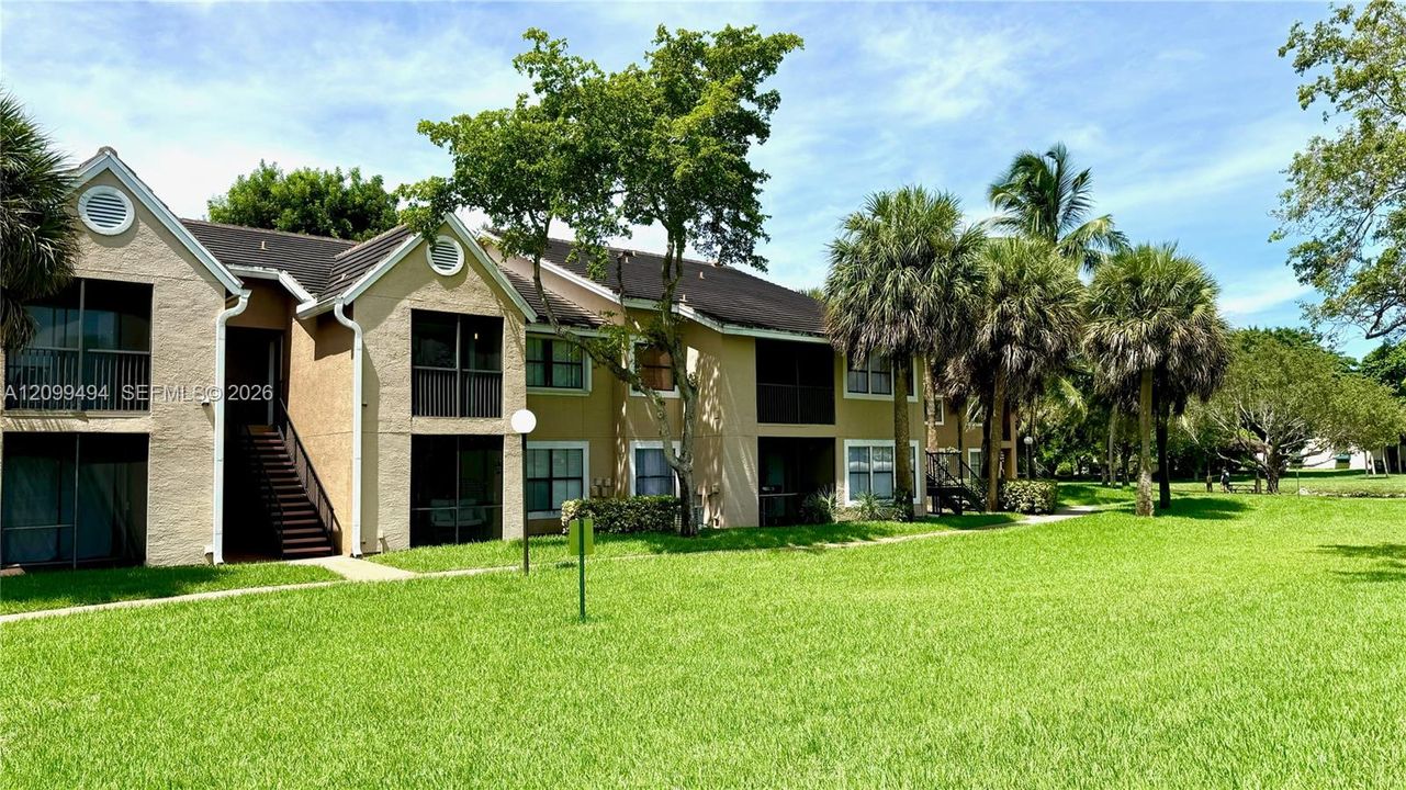For Rent: $1,900 (1 beds, 1 baths, 586 Square Feet)