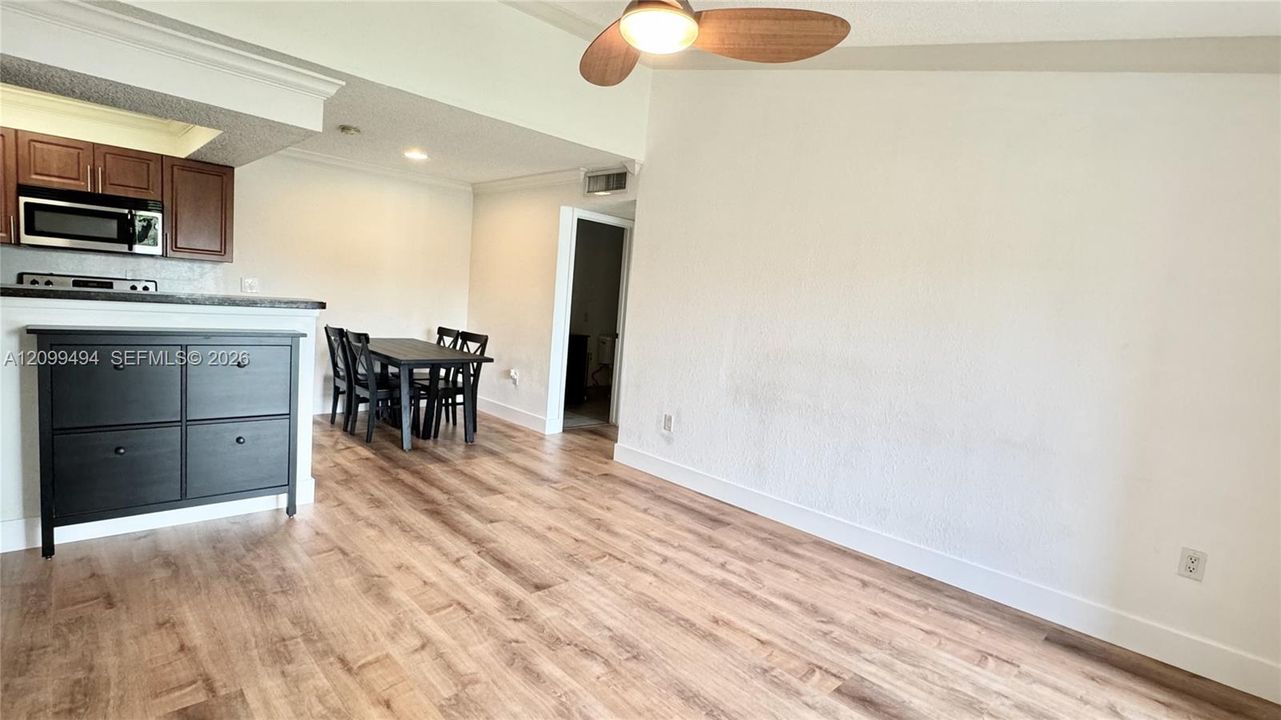 For Rent: $1,900 (1 beds, 1 baths, 586 Square Feet)