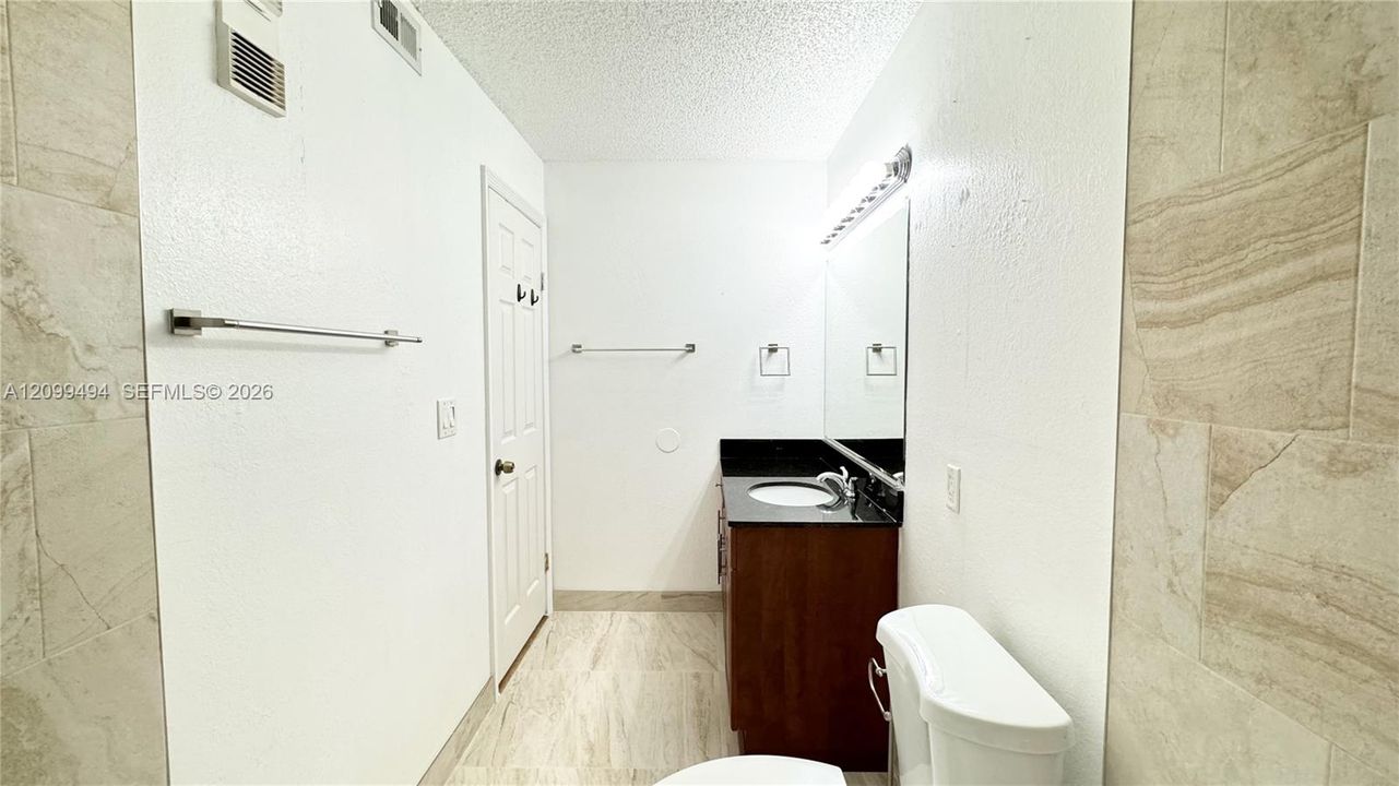 For Rent: $1,900 (1 beds, 1 baths, 586 Square Feet)