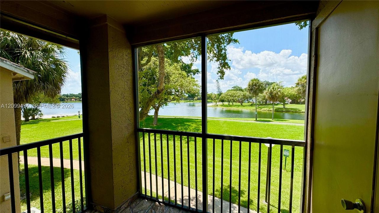For Rent: $1,900 (1 beds, 1 baths, 586 Square Feet)