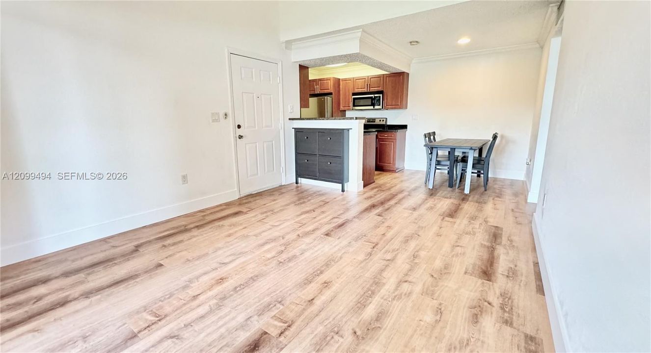 For Rent: $1,900 (1 beds, 1 baths, 586 Square Feet)