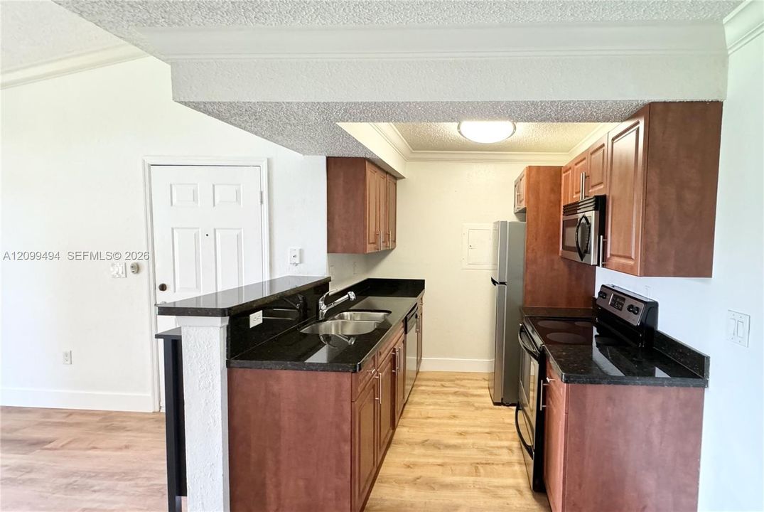 For Rent: $1,900 (1 beds, 1 baths, 586 Square Feet)