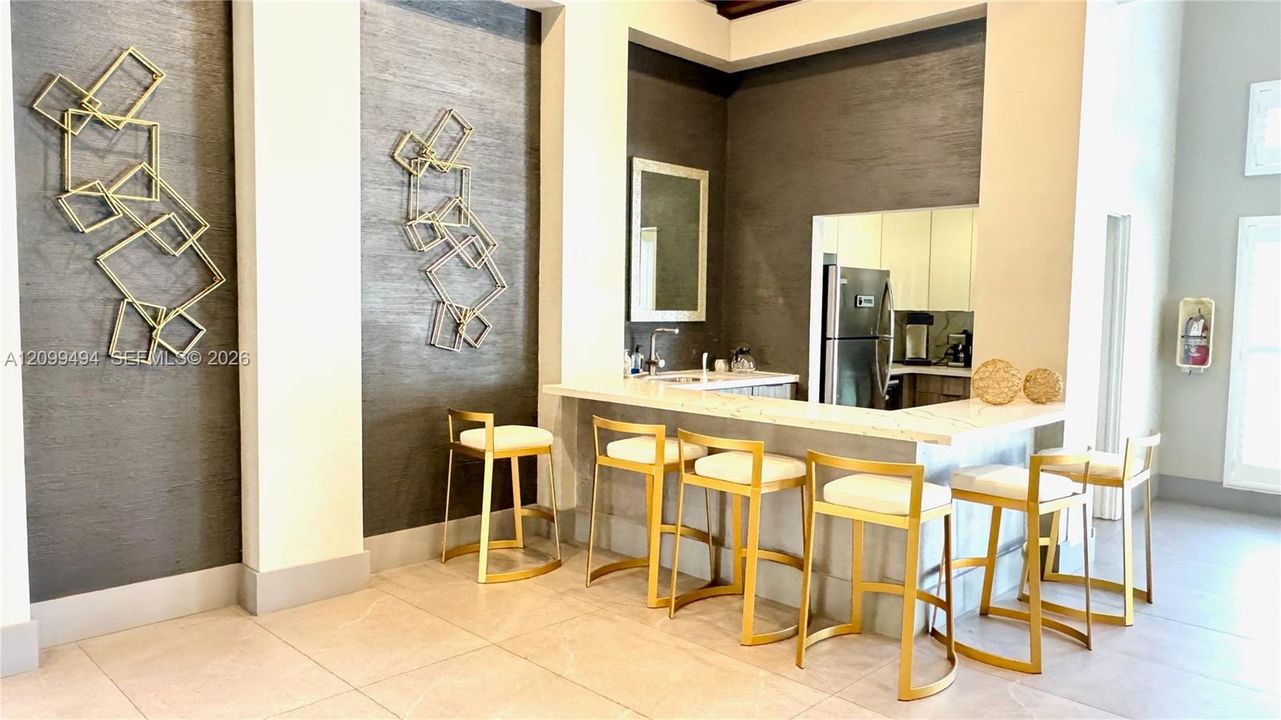 For Rent: $1,900 (1 beds, 1 baths, 586 Square Feet)