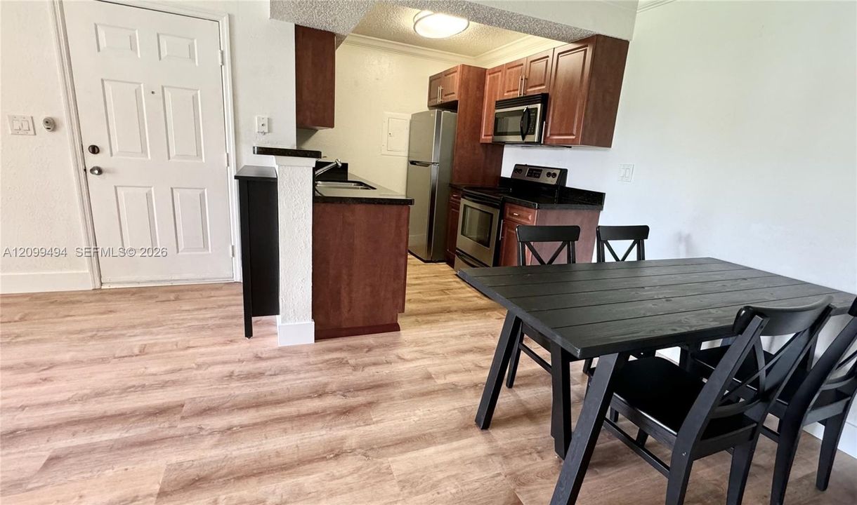 For Rent: $1,900 (1 beds, 1 baths, 586 Square Feet)