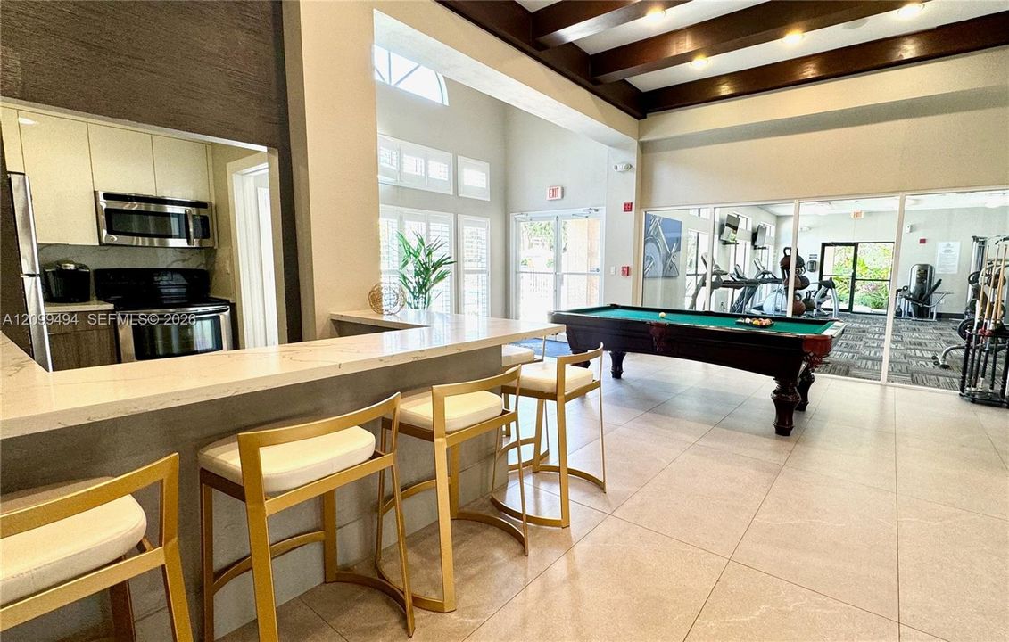 For Rent: $1,900 (1 beds, 1 baths, 586 Square Feet)