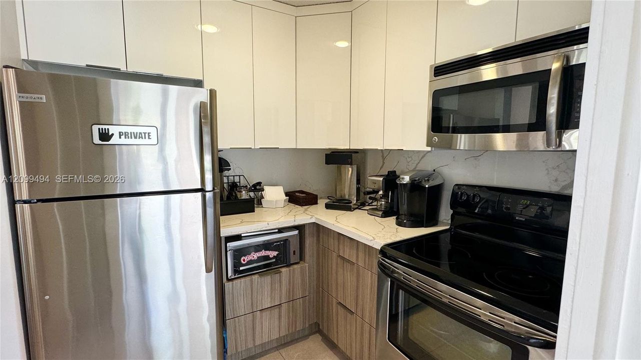 For Rent: $1,900 (1 beds, 1 baths, 586 Square Feet)