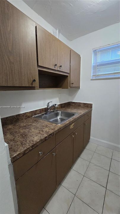В аренду: $1,400 (1 спален, 1 ванн, 650 Квадратных фут)